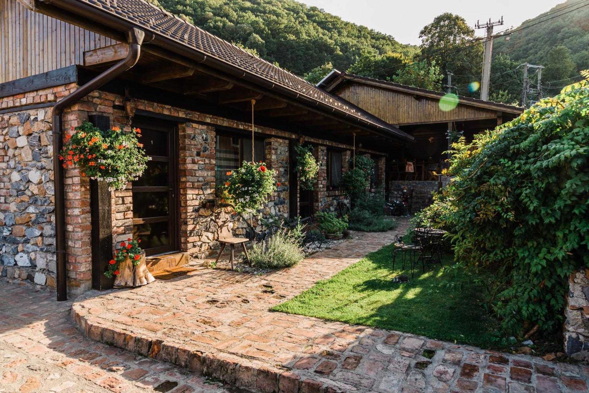 فندق Casa Soseco Orşova المظهر الخارجي الصورة